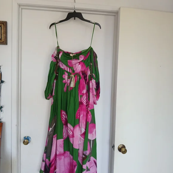 Elegant Floral Maxi Dress in Green and Pink - Picture 3 of 8